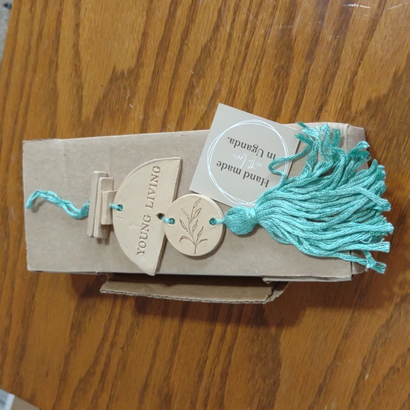 Young Living Clay Diffuser Ornament Hand Made Uganda New with indentions - Picture 2 of 4